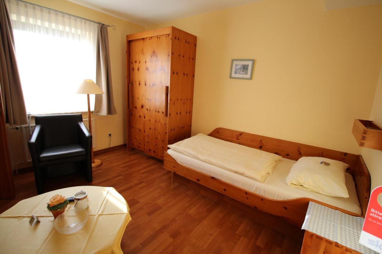 Hotel Garni Zur Post Utersum Exterior photo