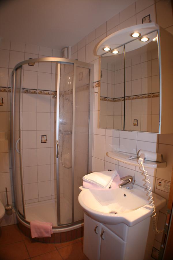 Hotel Garni Zur Post Utersum Room photo