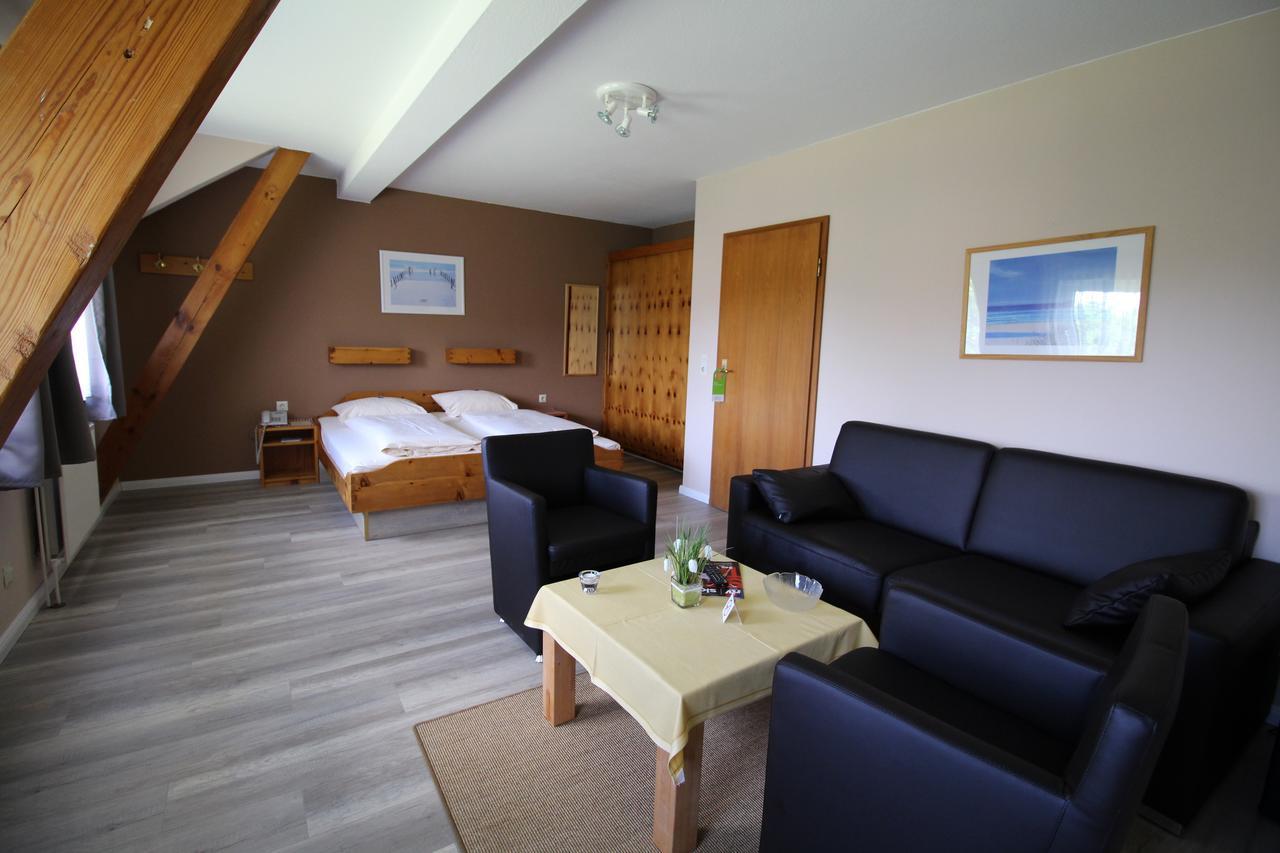 Hotel Garni Zur Post Utersum Exterior photo