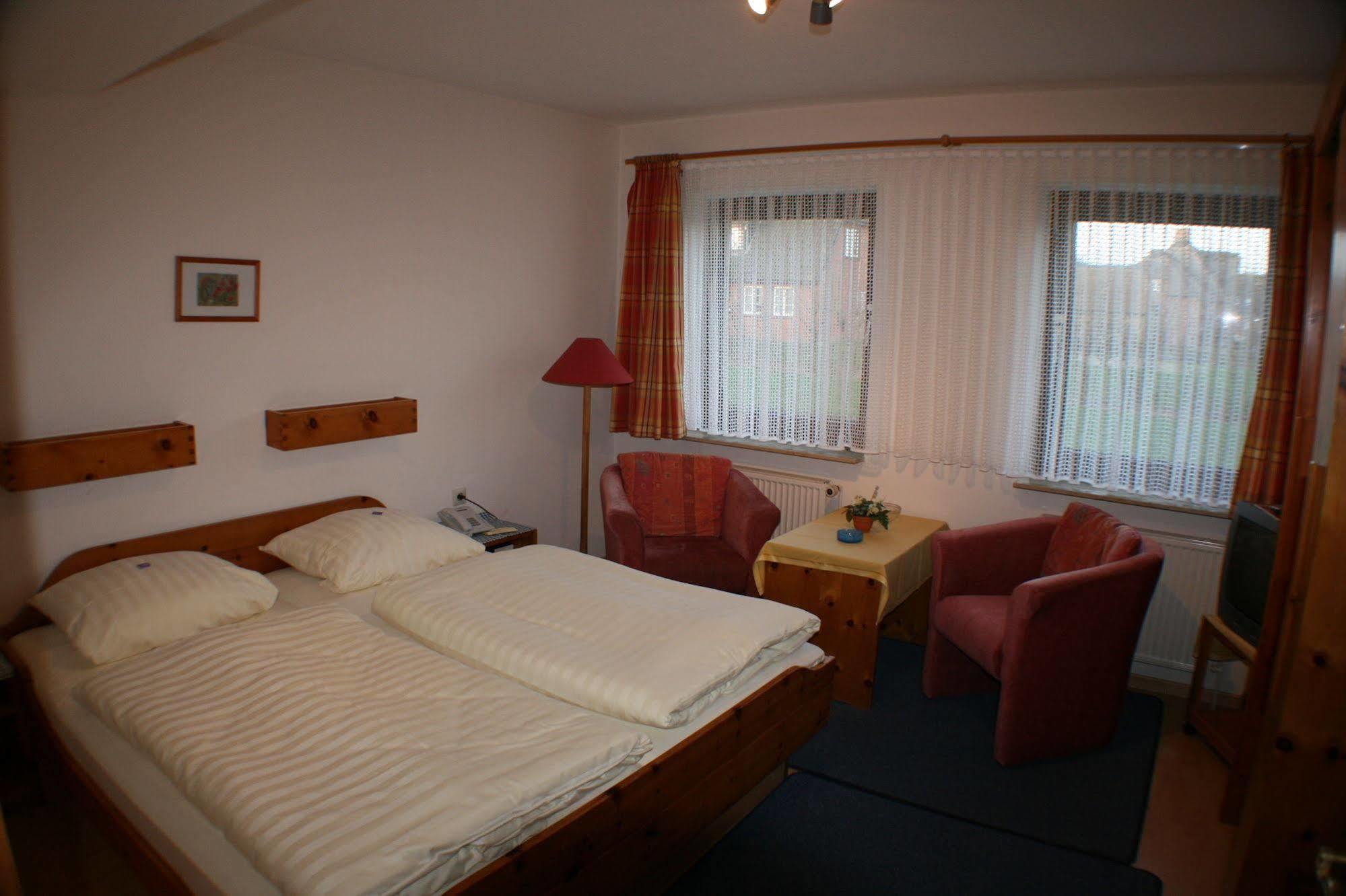 Hotel Garni Zur Post Utersum Exterior photo