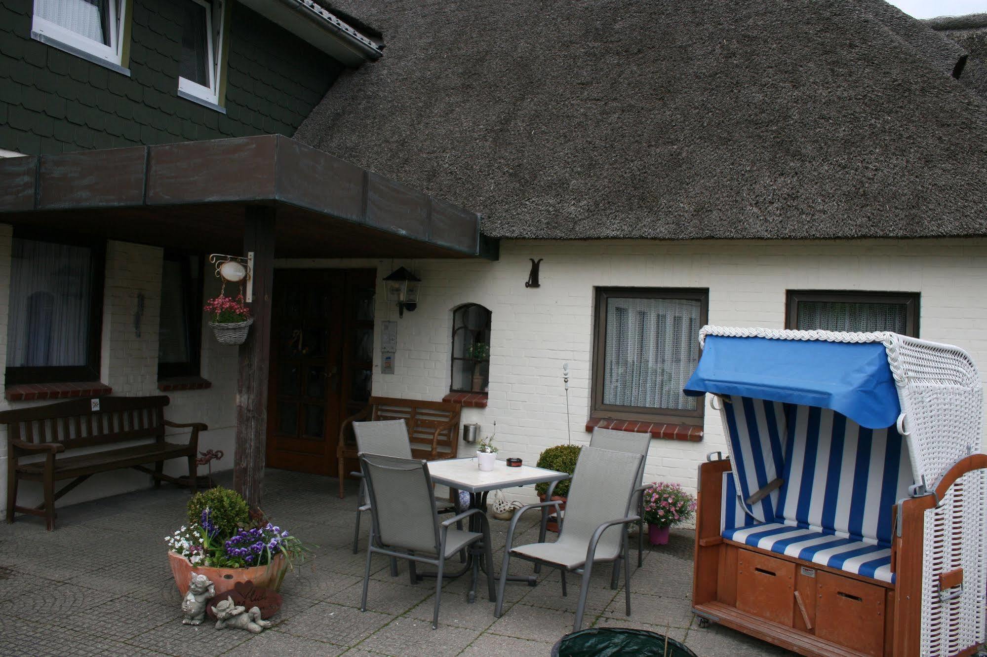 Hotel Garni Zur Post Utersum Exterior photo